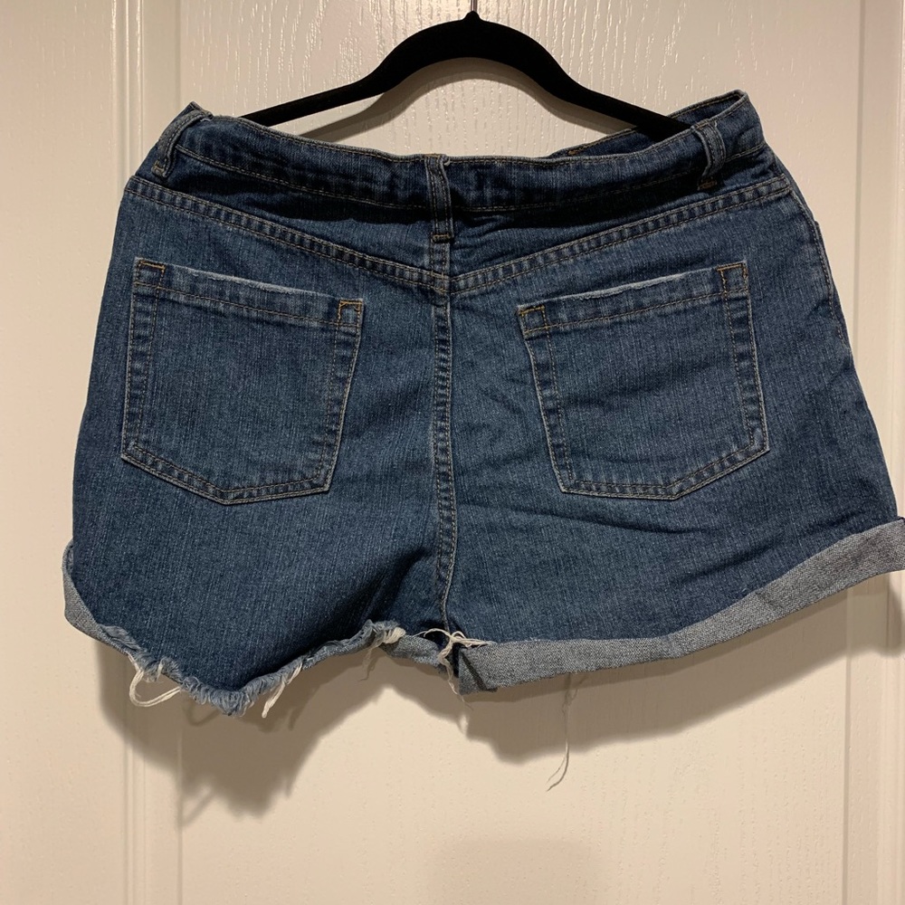 Shorts - Picture 2 of 2